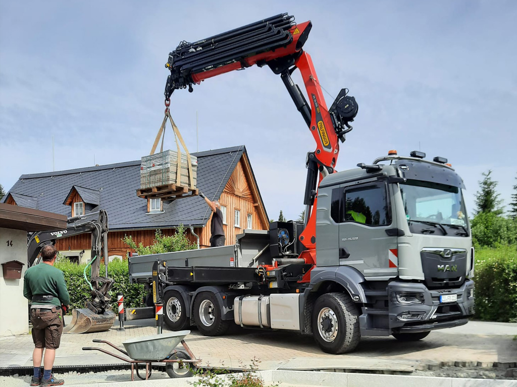Ladekranarbeiten und Transporte